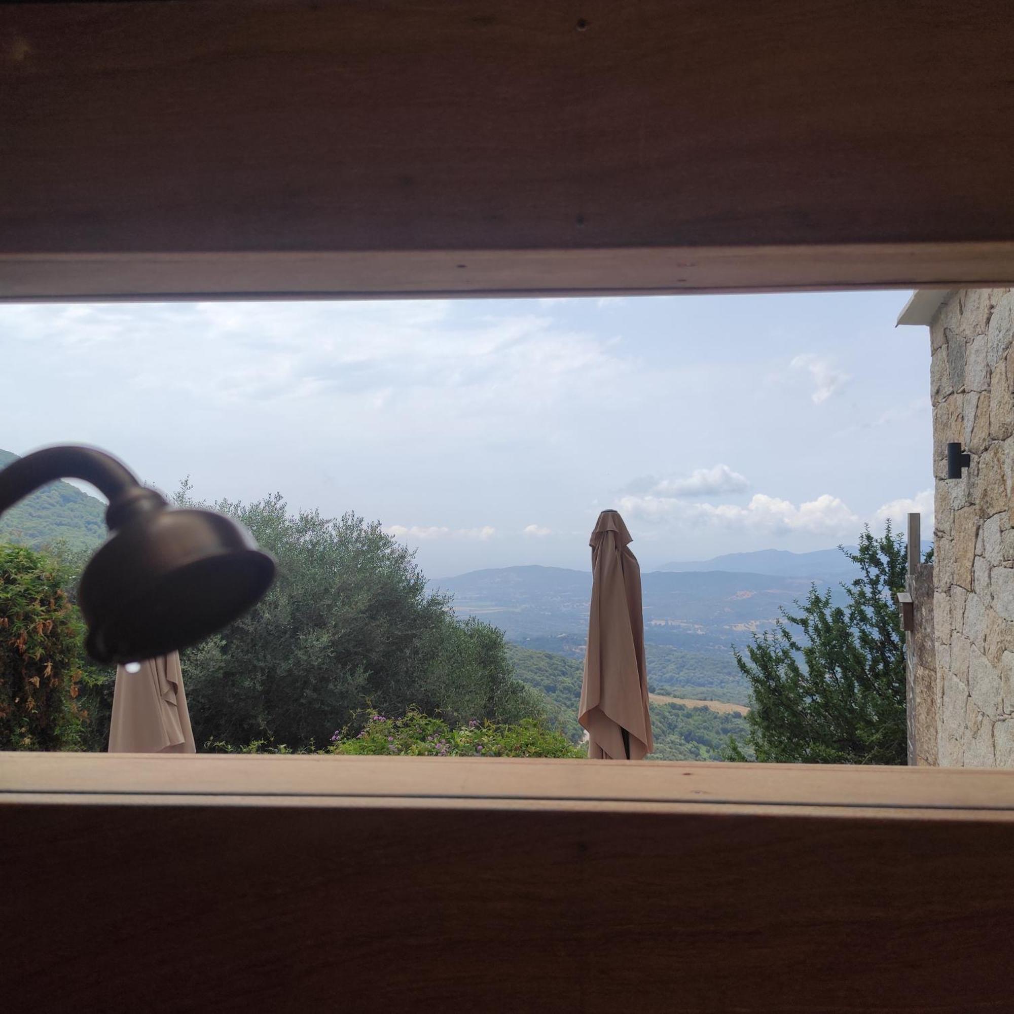 VillaRadriimas 2 ha de confort et de tranquillité avec vue sur la mer Sollacaro Chambre photo